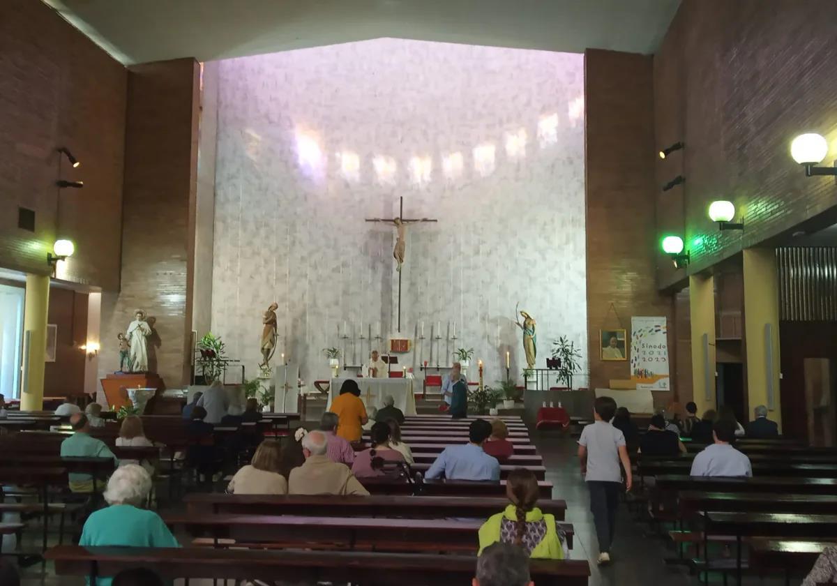 La parroquia de los Sagrados Corazones, en Los Remedios, es una de las iglesias de Sevilla con aire acondicionado