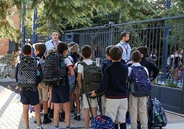 El Ayuntamiento de Sevilla y la Junta de Andalucía lanzan un programa de canguros durante el verano