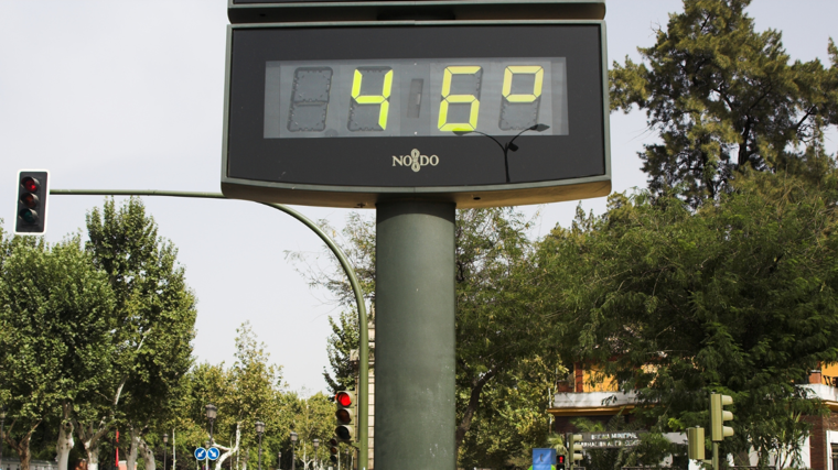 ¿50 grados? Este es el motivo por el que no debes fiarte de la temperatura que marcan los termómetros de Sevilla