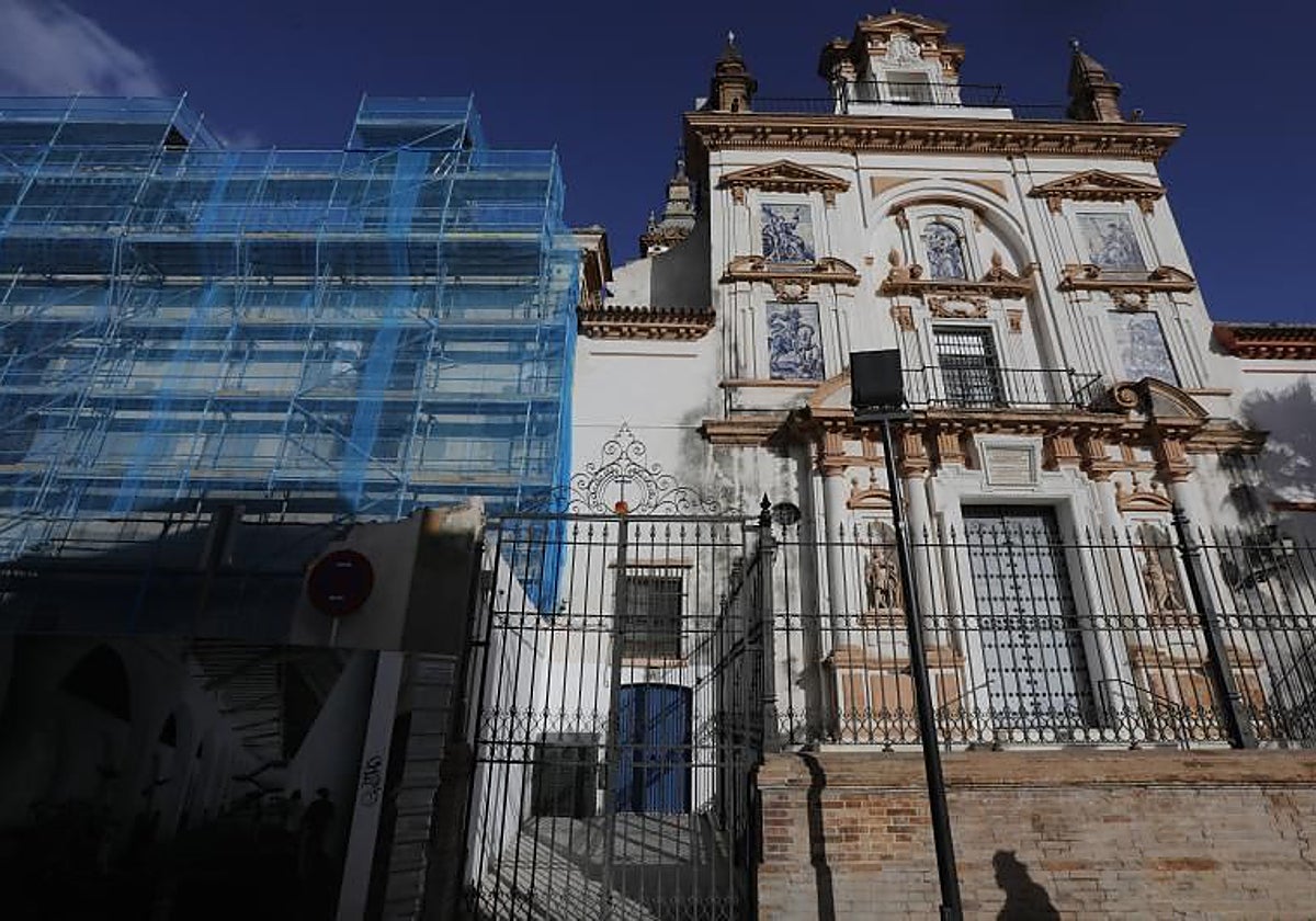 Andamios de las obras de las Atarazanas junto a la iglesia de la Caridad, en una imagen de archivo