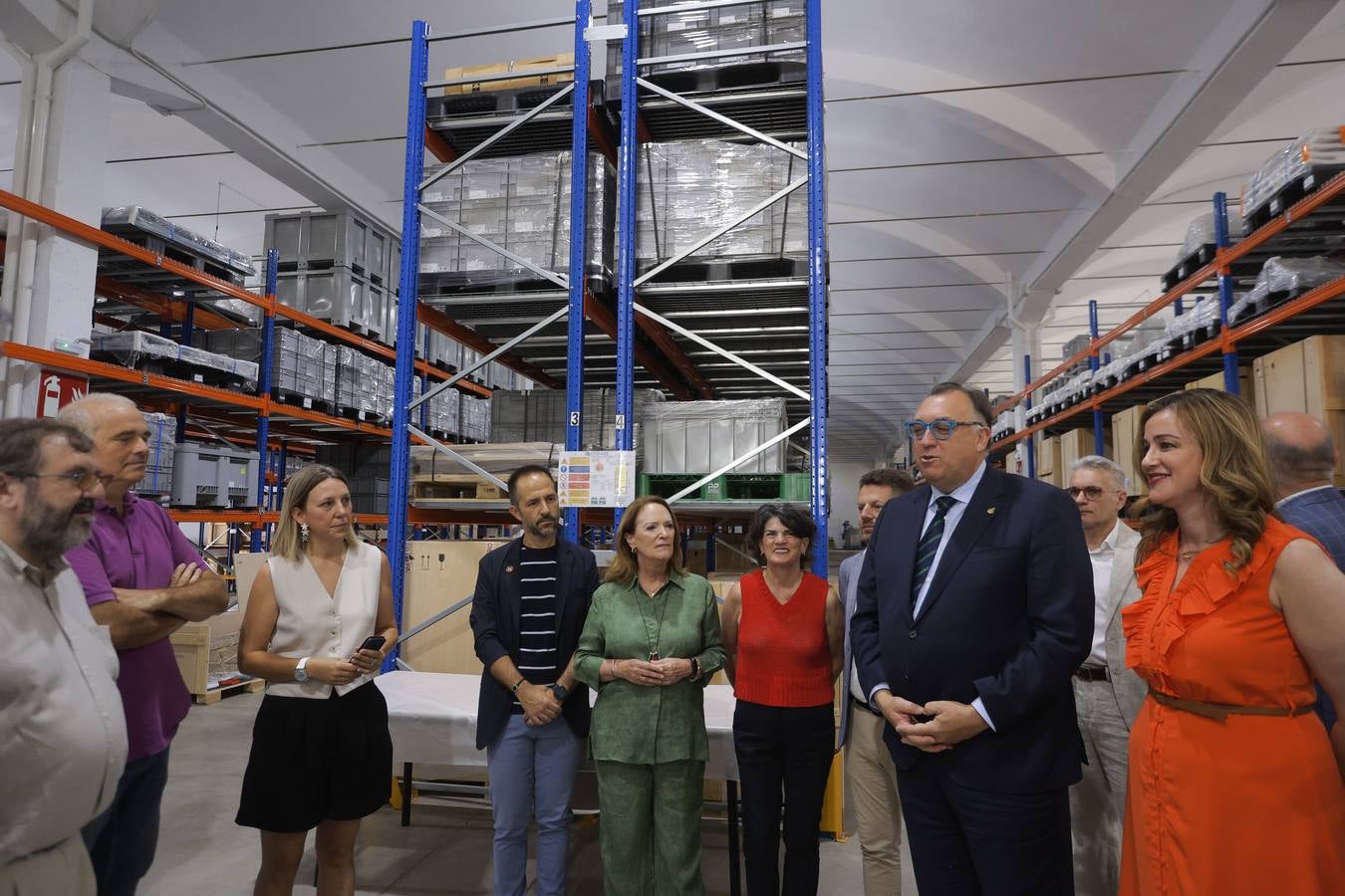 Visita del Consejero de Cultura a la nave de La Rinconada donde se encuentran depositadas las piezas del Museo Arqueológico