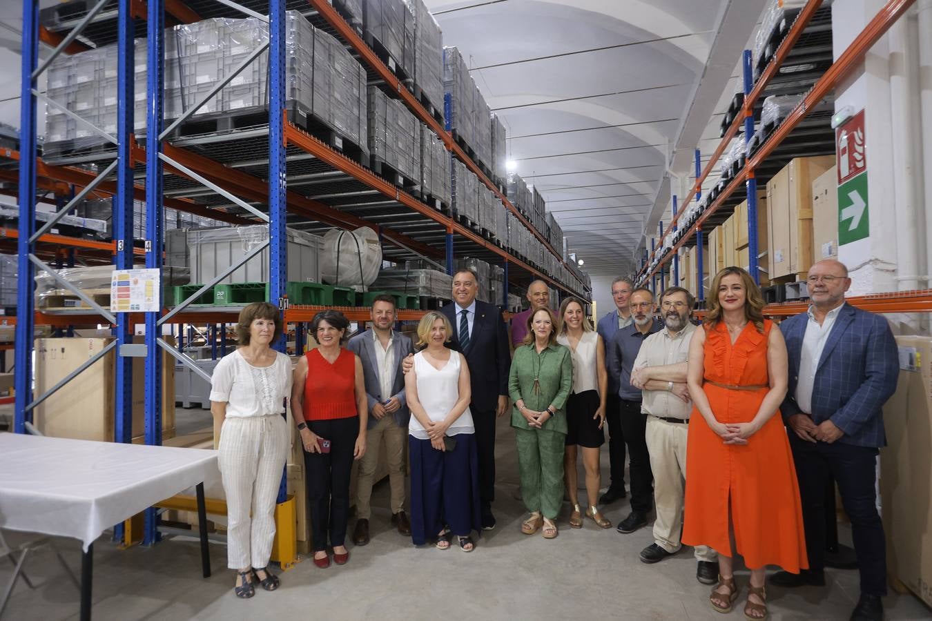 Visita del Consejero de Cultura a la nave de La Rinconada donde se encuentran depositadas las piezas del Museo Arqueológico