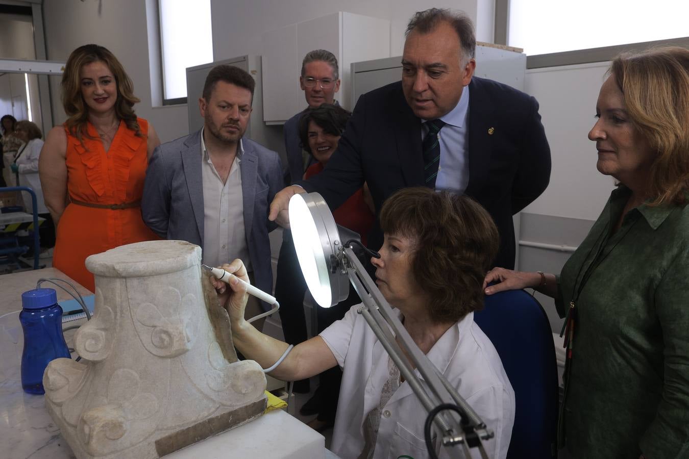 Visita del Consejero de Cultura a la nave de La Rinconada donde se encuentran depositadas las piezas del Museo Arqueológico