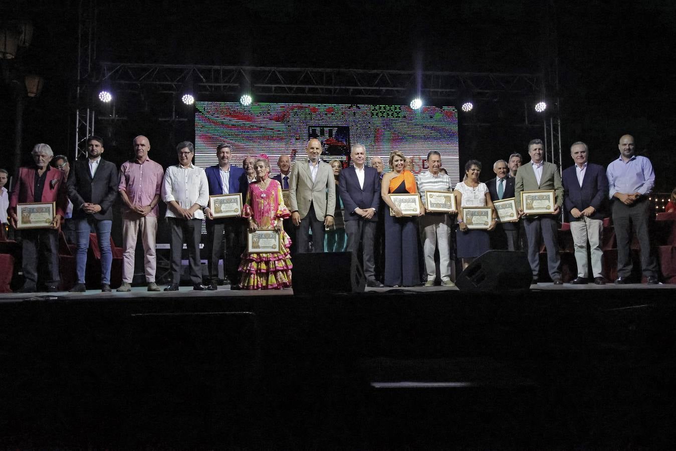 El alcalde, José Luis Sanz, entregó los galardones de la Velá de Santa Ana junto con otros representantes municipales