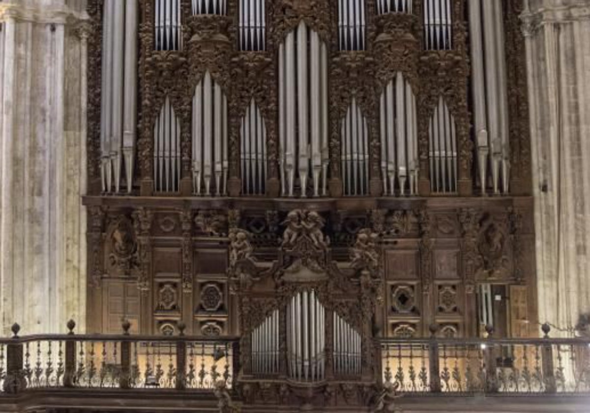 Órgano de la nave del Evangelio de la Catedral de Sevilla