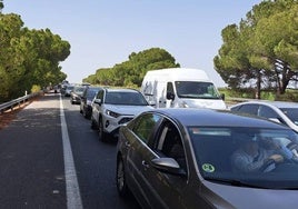 El vuelco de un vehículo provoca retenciones de hasta siete kilómetros en la AP-4 sentido a Sevilla