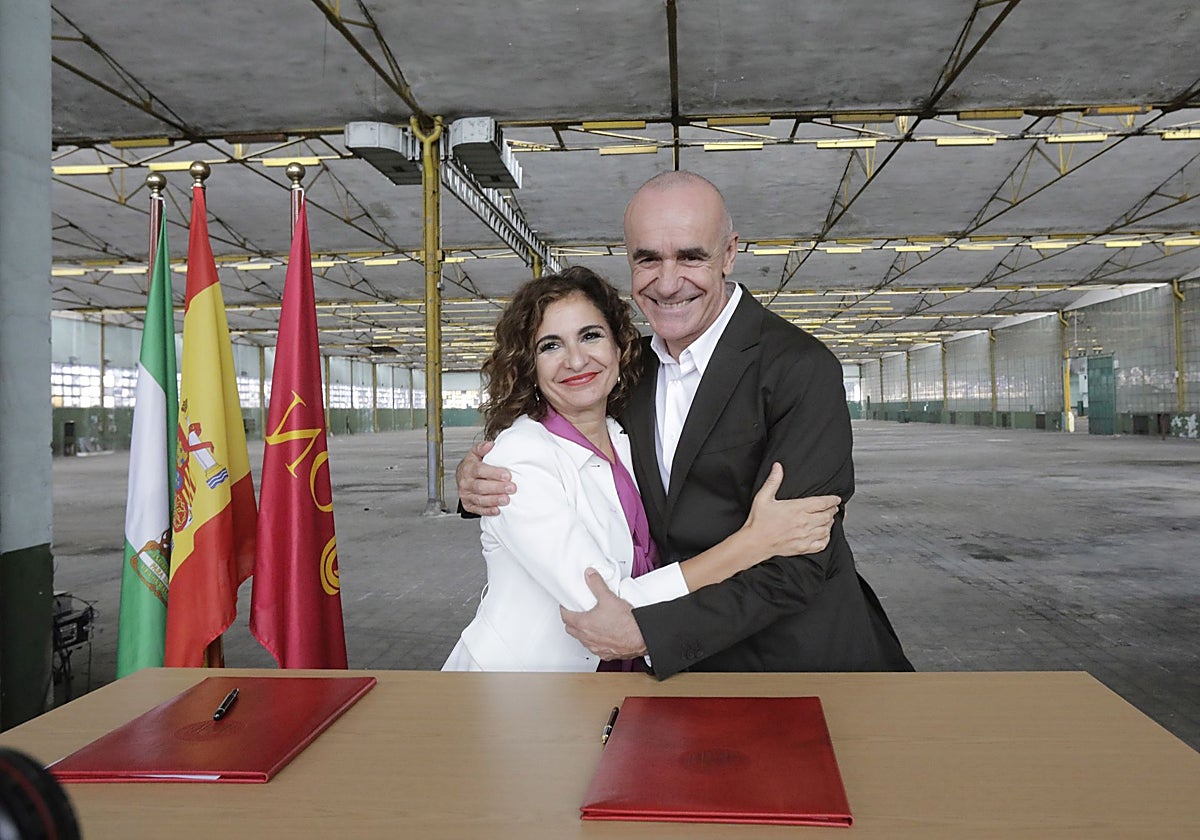 Firma del protocolo de intenciones para el desarrollo de las naves de Hytasa entre Montero y Muñoz