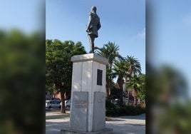 Vandalizan la estatua del general San Martín del paseo Torneo en Sevilla