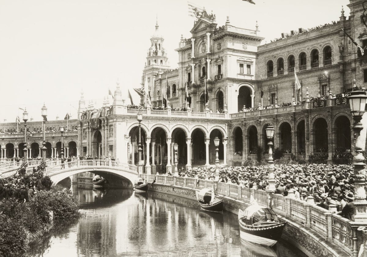 Vista de la Plaza de España el día de la inauguración del certamen iberoamericano