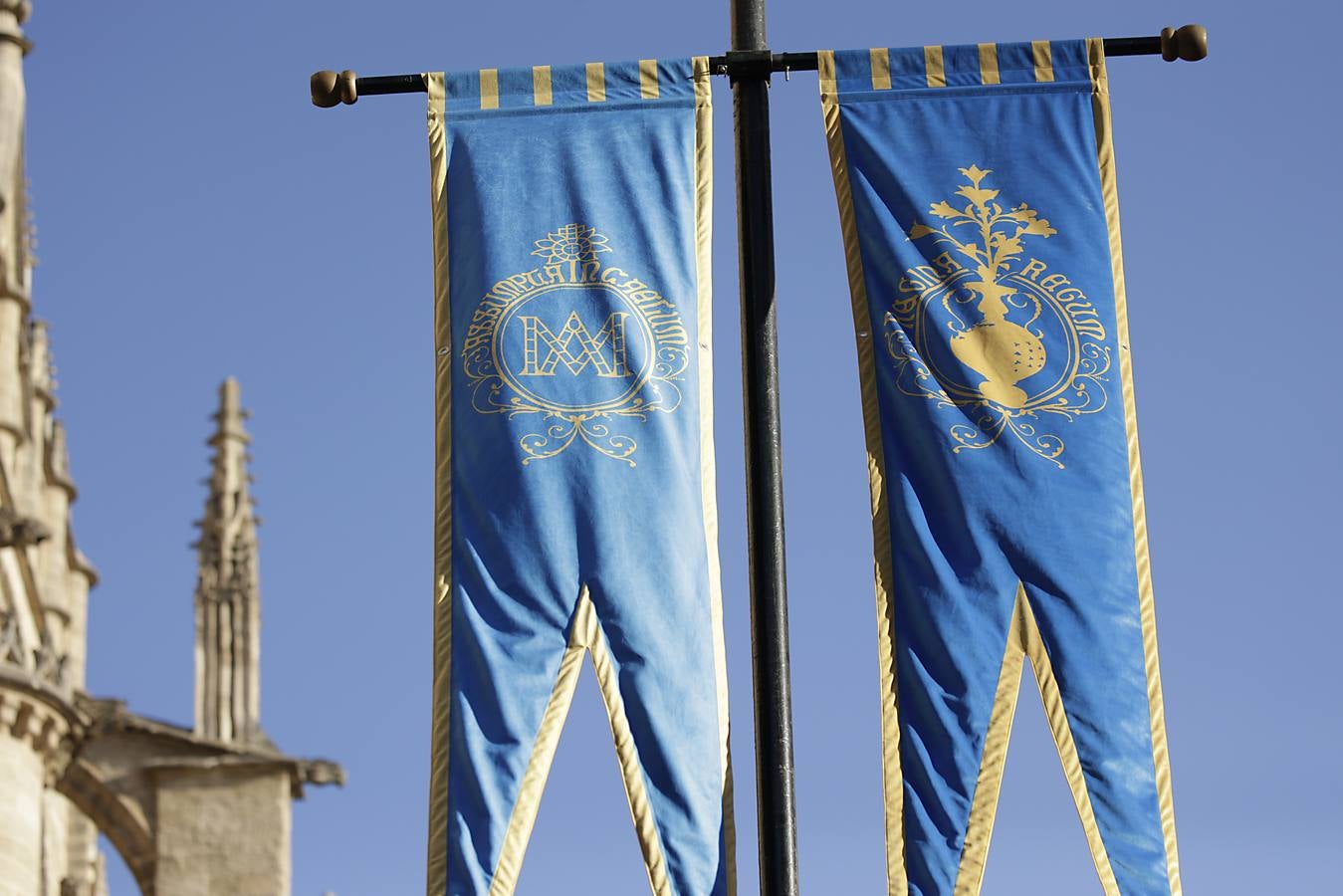 Sevilla se prepara para la mañana de la Virgen