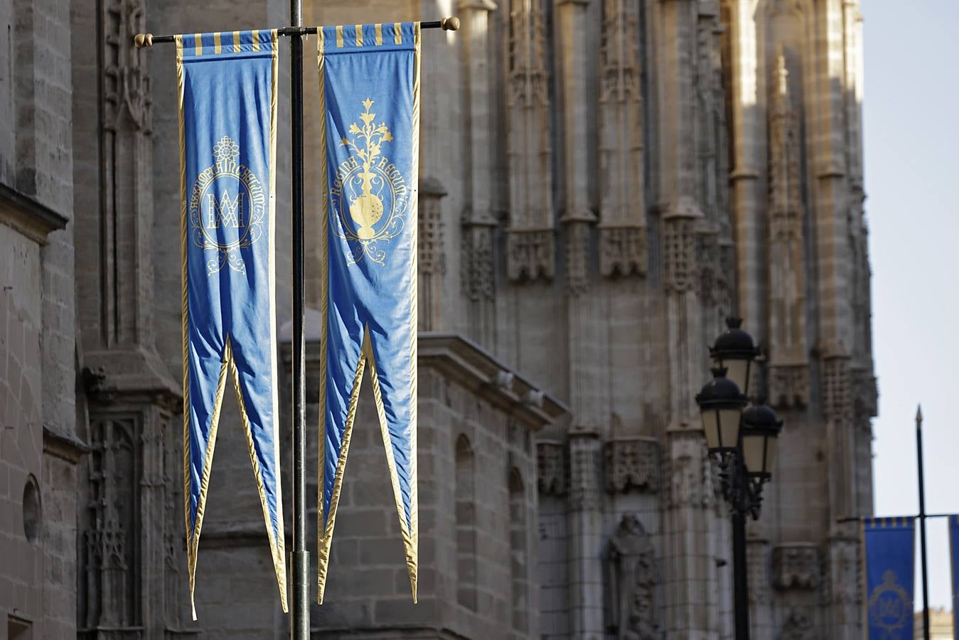 Sevilla se prepara para la mañana de la Virgen