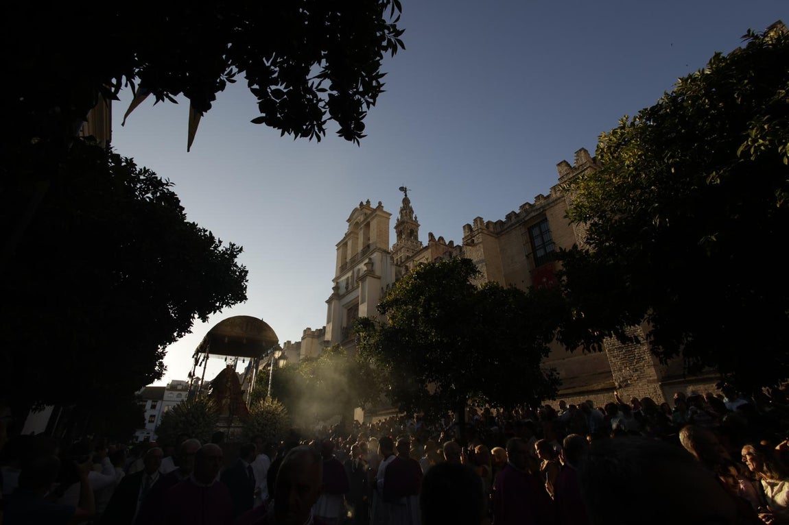 Momentos de la procesión de la Virgen de los Reyes