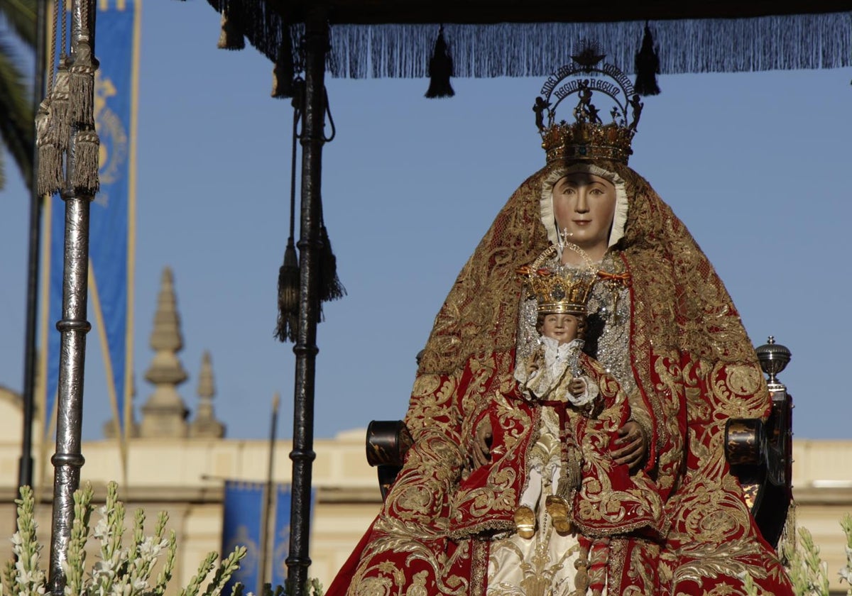 La Virgen de los Reyes en uno de los momentos de la procesión