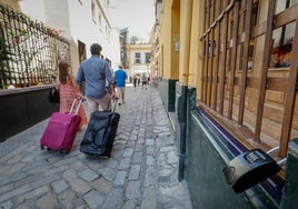 La Ley de Suelo andaluza avala el corte de agua a los pisos turísticos ilegales en Sevilla