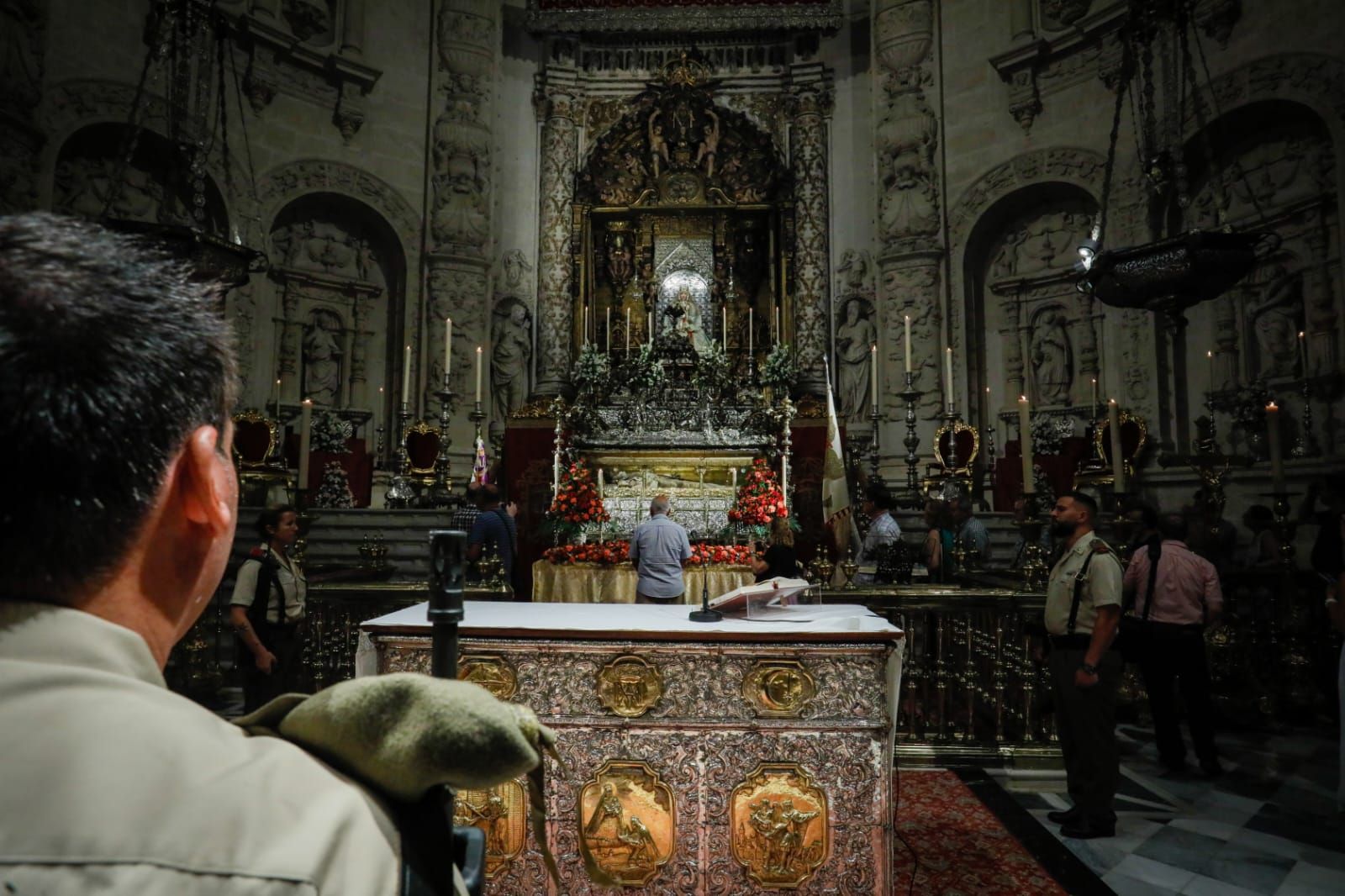 Sevilla honra a Fernando III El Santo con la apertura de su urna en la Catedral