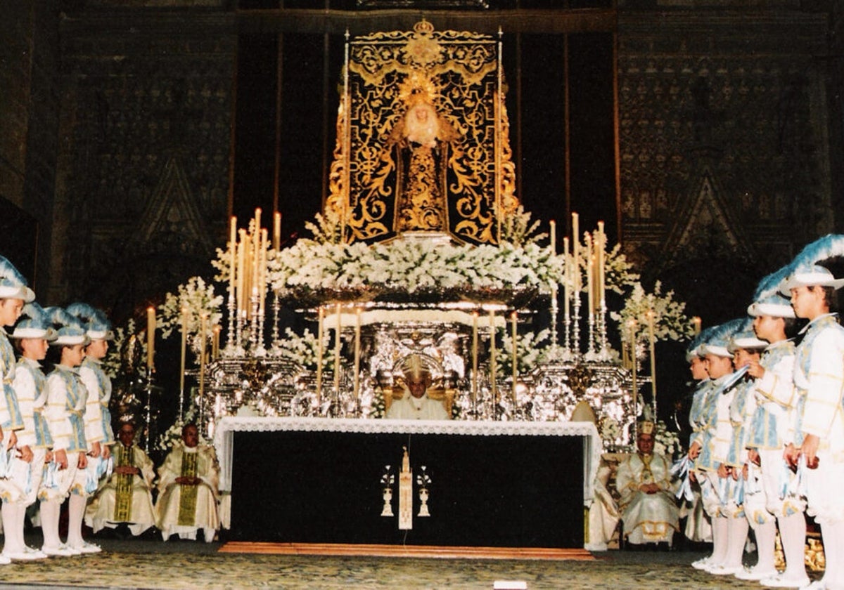 Altar de la coronación canónica de la Virgen de la Estrella en 1999