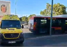 Cinco heridos en una colisión entre un autobús de Tussam y un turismo