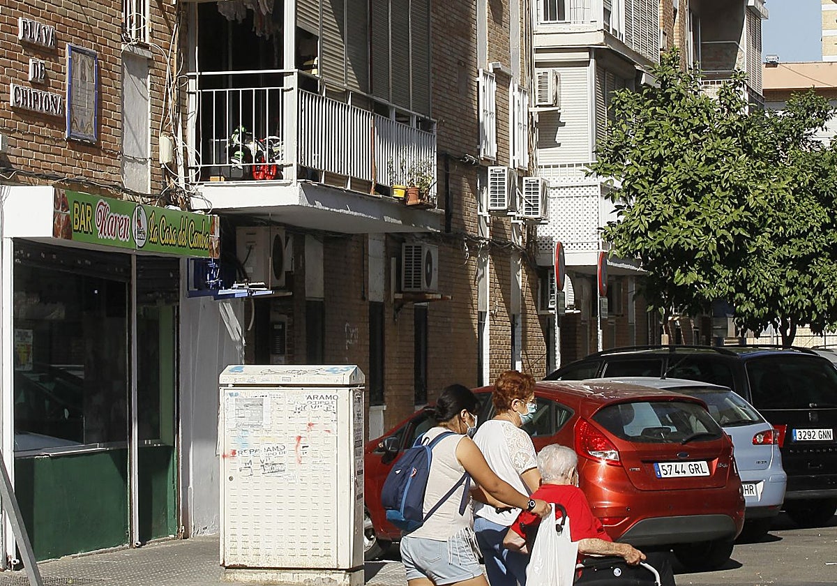 La pareja convivía en la calle Playa de Chipiona en la capital