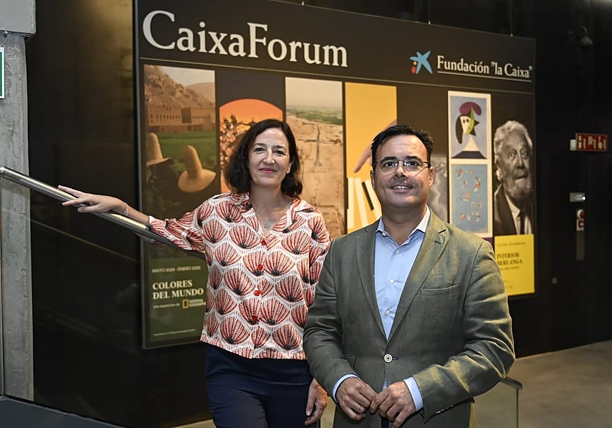 Isabel Salgado y Moisés Roiz, durante la presentación de la temporada 2024-2025 de CaixaForum Sevilla