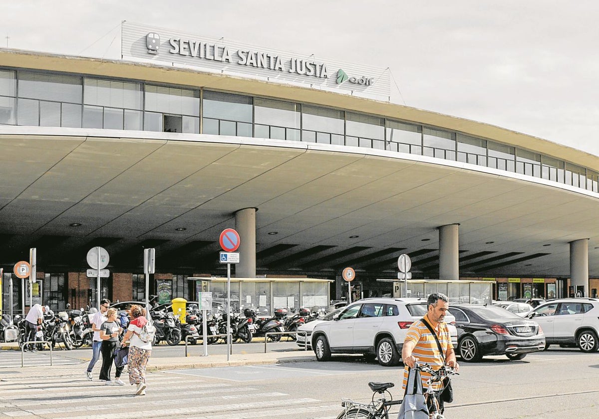 Acceso principal a la estación de Santa Justa