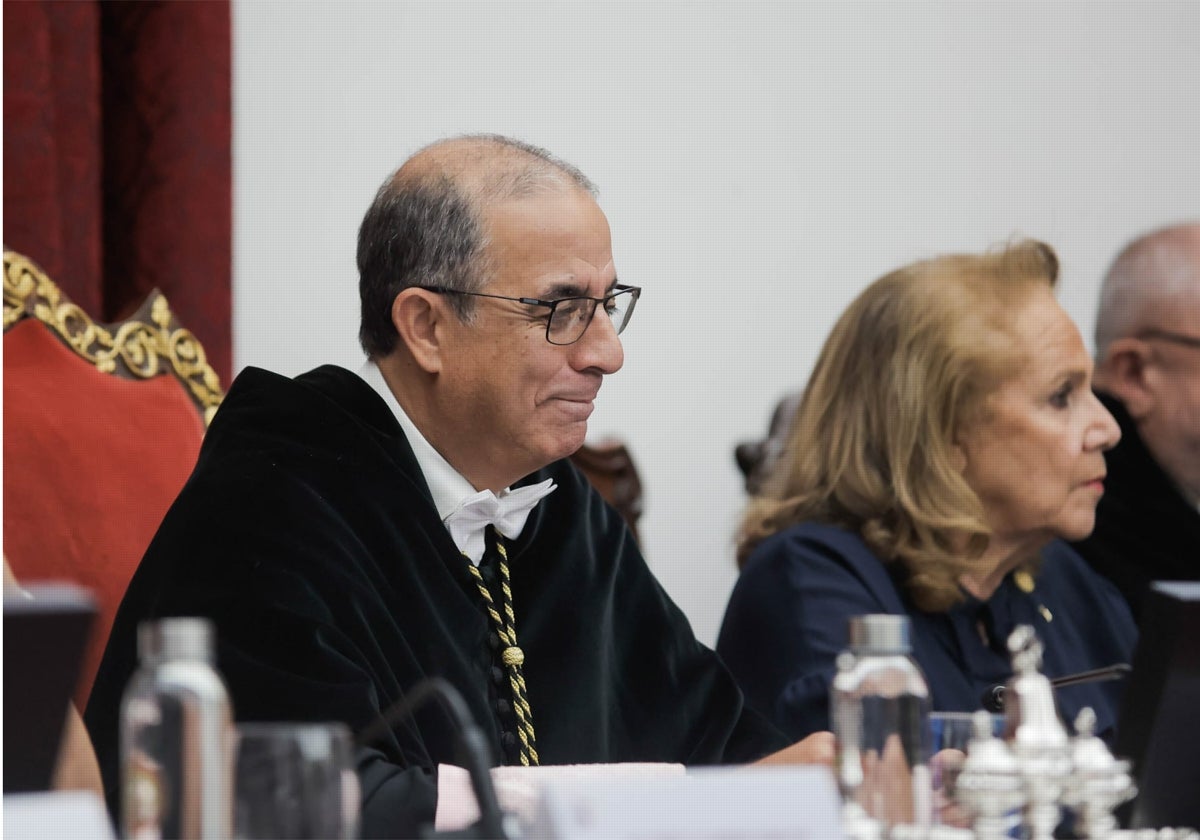 Miguel  Ángel Castro en el acto de apertura del curso académico