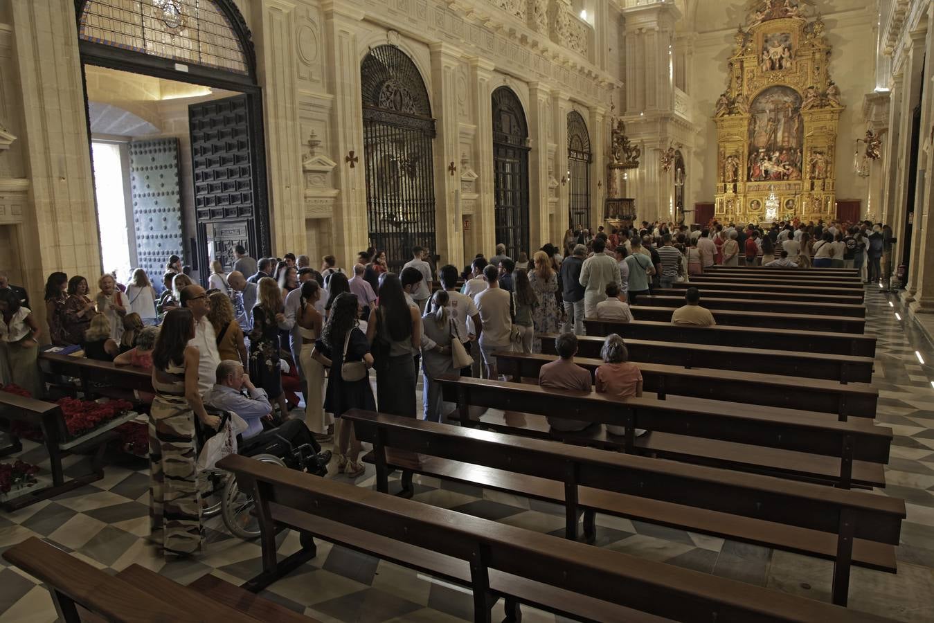 Acto de entrega de la réplica de la medalla de la ciudad a la Hermandad del Baratillo