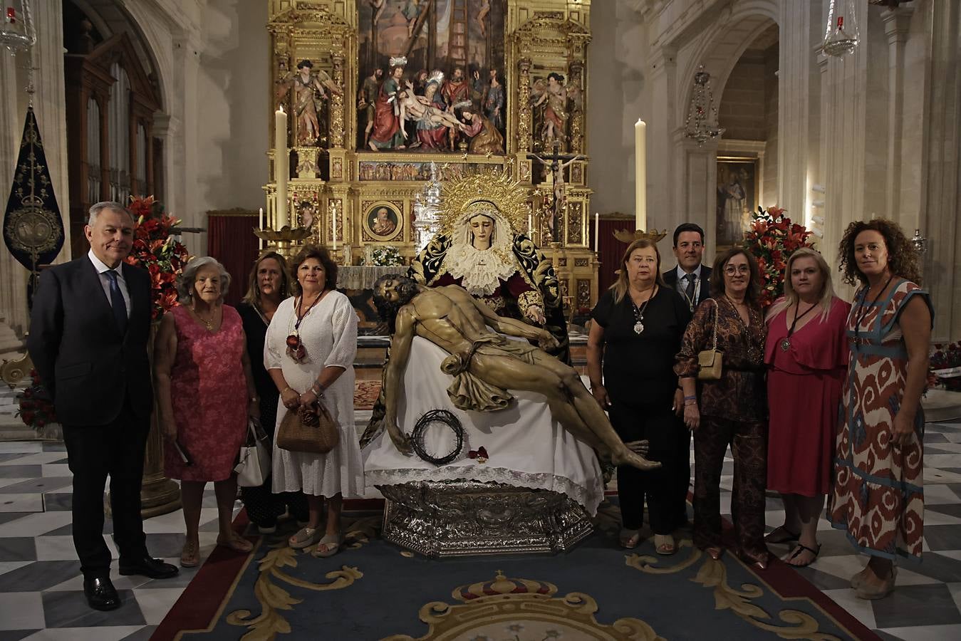 Acto de entrega de la réplica de la medalla de la ciudad a la Hermandad del Baratillo