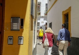 El Ayuntamiento de Sevilla ya ha cortado el agua a seis pisos turísticos ilegales en Sevilla