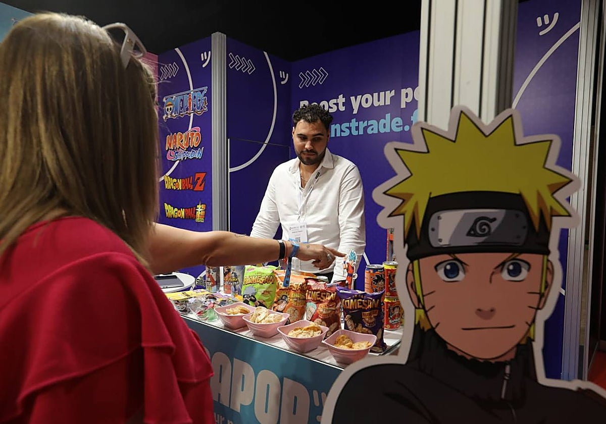 Empresa que ofrece patatas y refrescos con dibujos de Dragon Ball Z o Naruto, entre otros