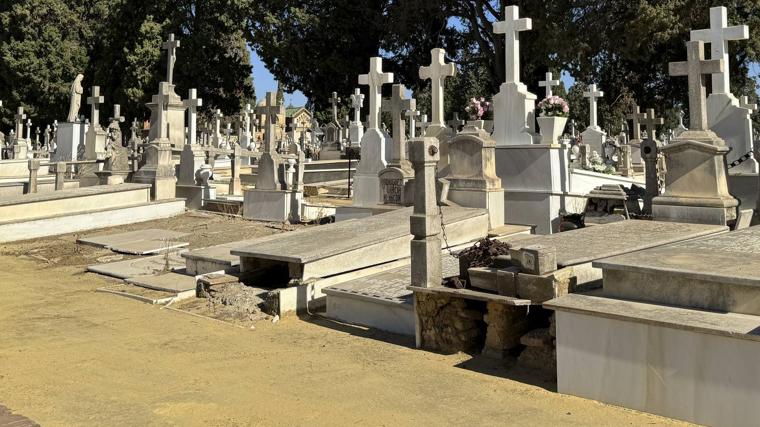 El cementerio de Sevilla sigue siendo un problema sin que el Ayuntamiento encuentre una solución