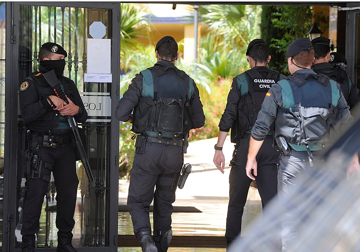 Agentes de la Guardia Civil en una operación contra el narcotráfico