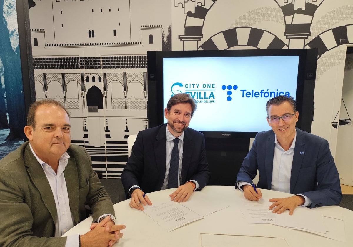 Firma del convenio entre Telefónica y Sevilla City One