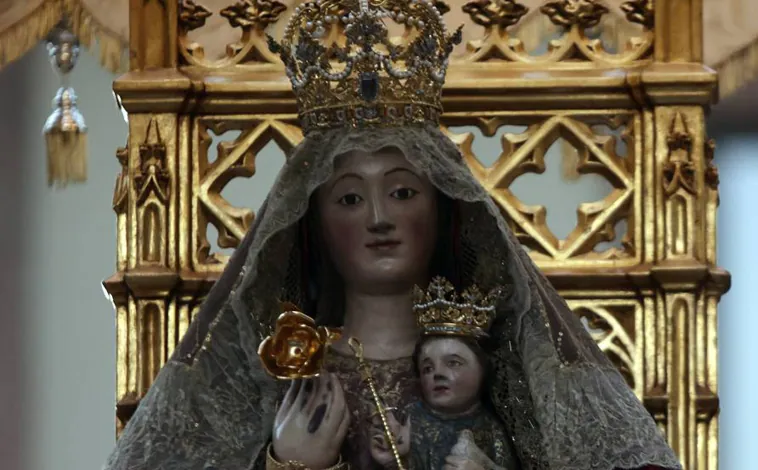 Imagen principal - Casi 40 horas seguidas de procesiones en Sevilla: Así serán los itinerarios de los traslados de la Magna