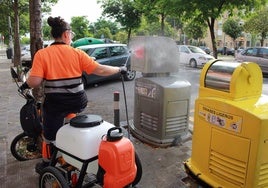 Pino Montano pierde los cubos de recogida neumática de limpieza por las obras del metro de Sevilla