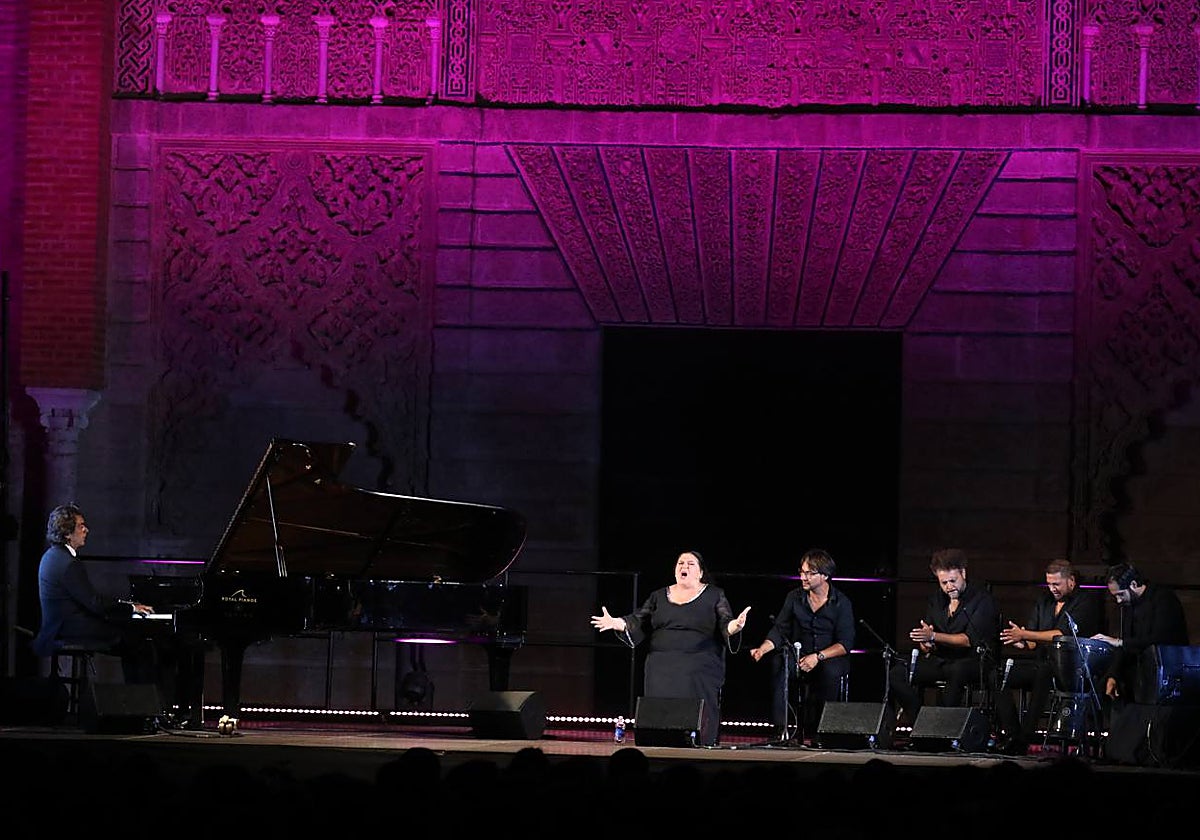 Inés Bacán y Ricardo Miño durante un momento del espectáculo de la Bienal