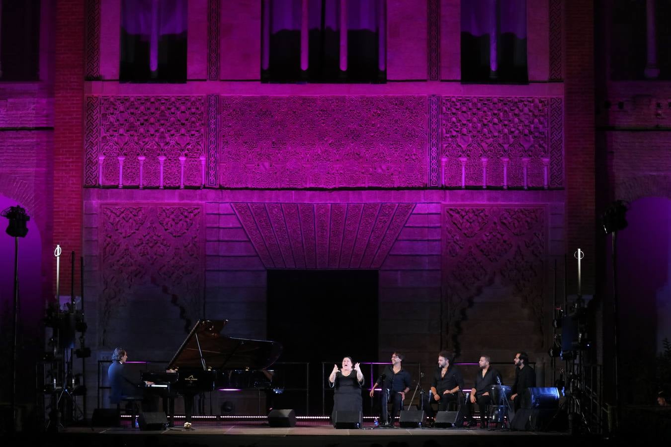 Inés Bacán y Ricardo Miño quebraron el silencio del Alcázar con sus quejíos flamencos
