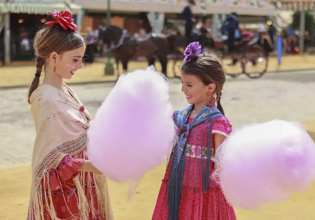 Pequeñas flamencas en el Real de la Feria de Sevilla 2023