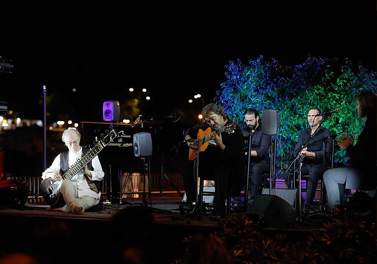 Gualberto y Ricardo Miño durante su actuación en la Bienal