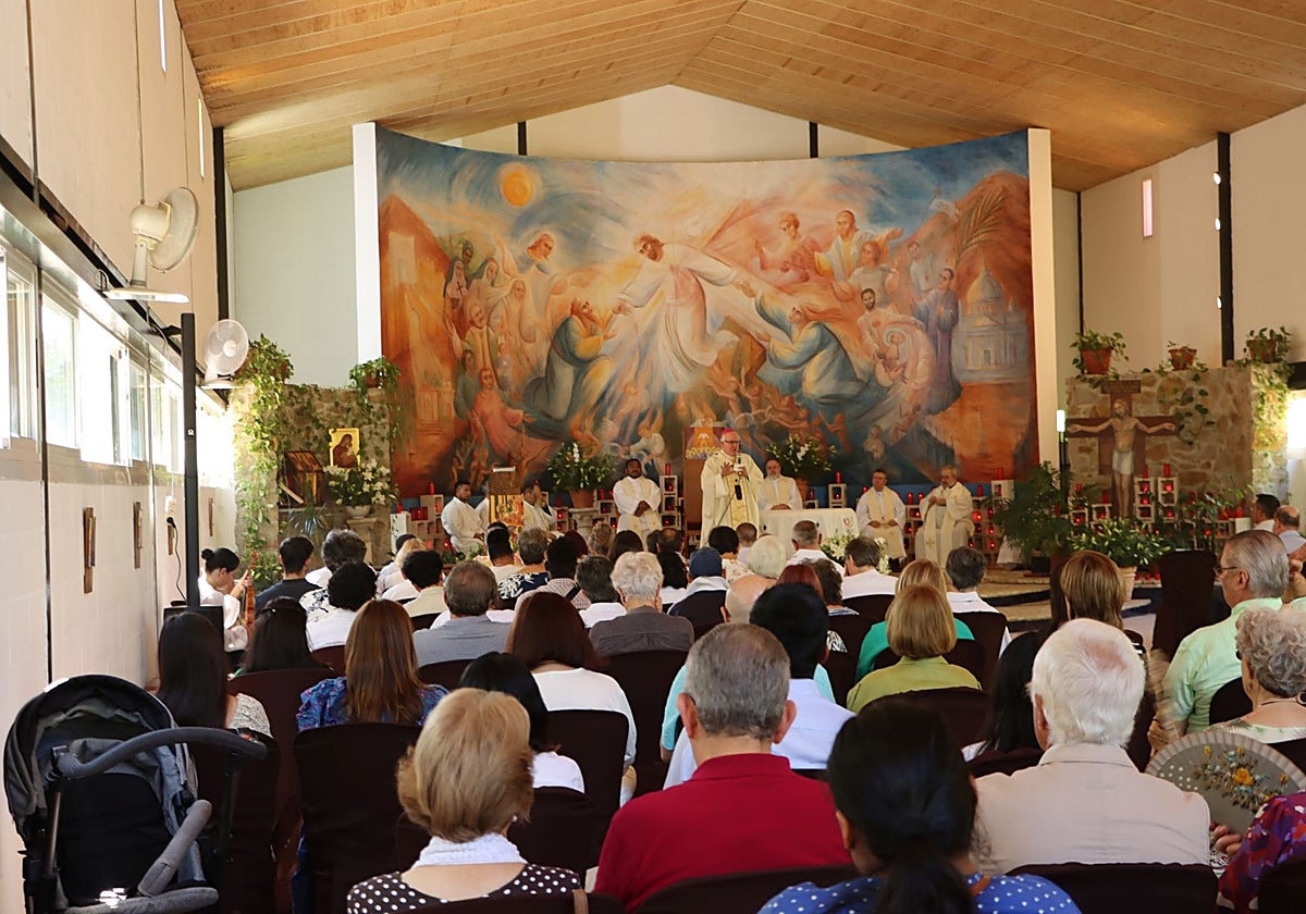 Monseñor Saizz Meneses durante la Eucaristía en Onuva