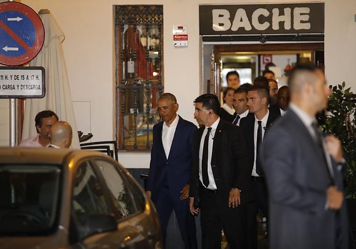 El expresidente Barack Obama en la Plaza de San Pedro durante su visita a Sevilla en 2019