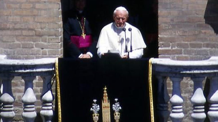 Juan Pablo II en la Giralda durante la visita que realizó en 2007