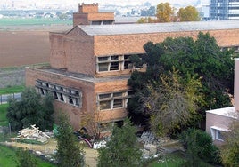 La Olavide rehabilitará la antigua central térmica del campus y la licita con un presupuesto de casi cuatro millones