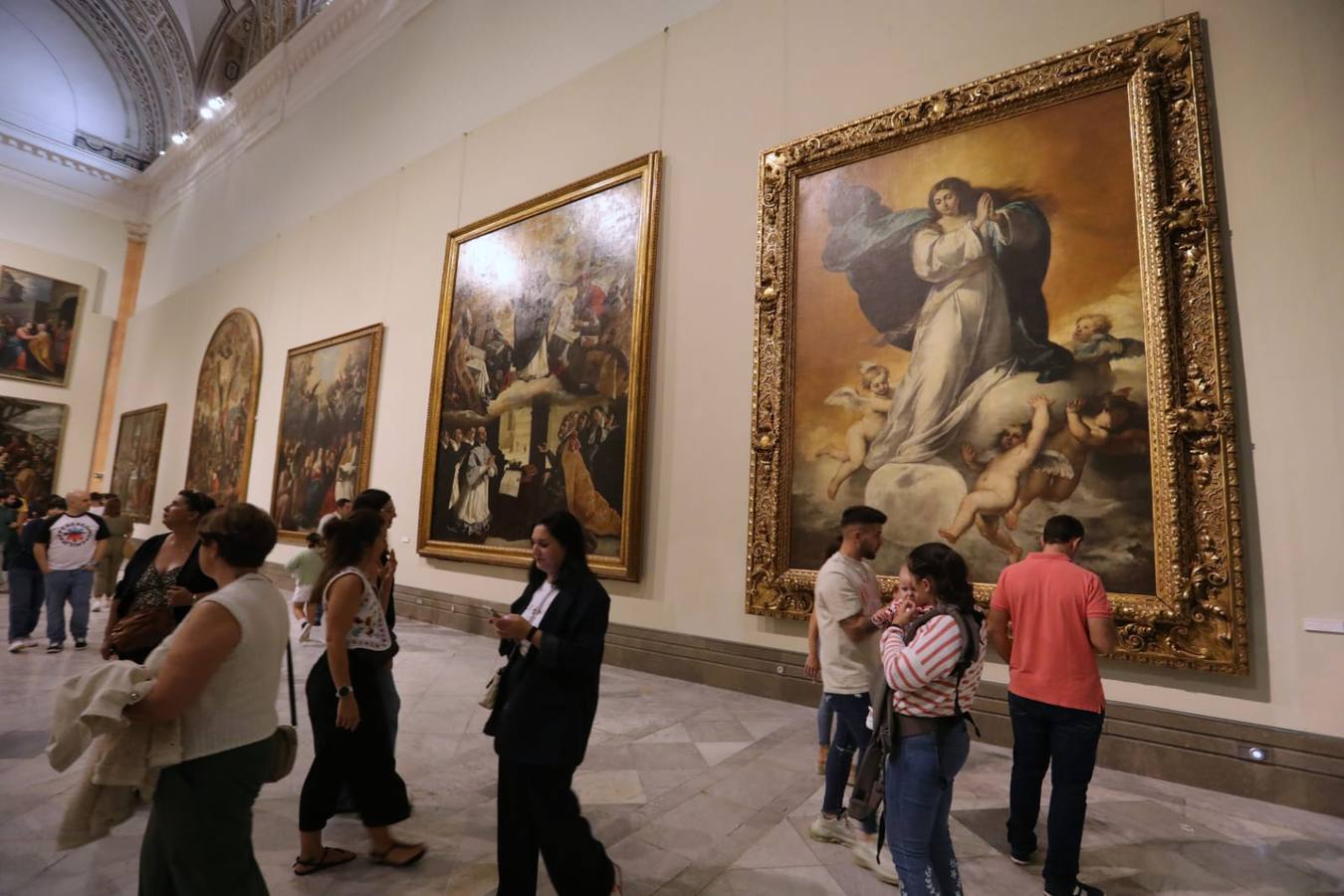 El Museo de Bellas Artes recibió cientos de visitas durante la noche