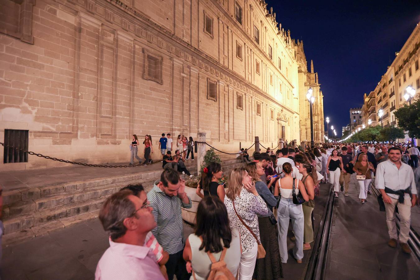 La cola para entrar en la Catedral daba la vuelta a la manzana