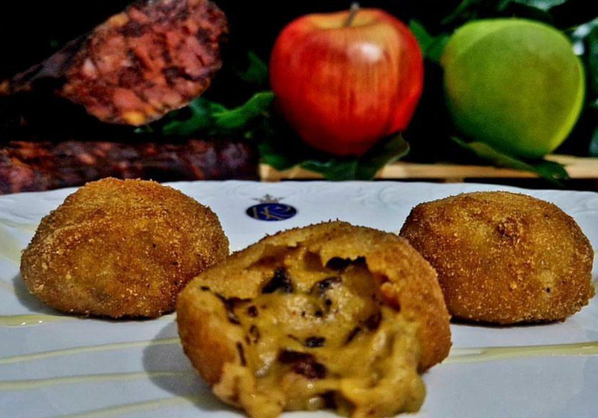 Una de las variedades de croquetas de morcilla, manzana y miel de azahar