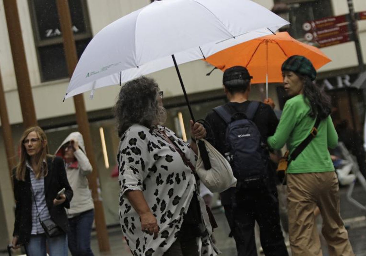 La lluvia se cierne sobre Sevilla este fin de semana