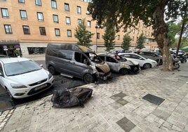 Un pirómano quema dos motos, dos furgonetas y un coche esta madrugada en el Centro de Sevilla