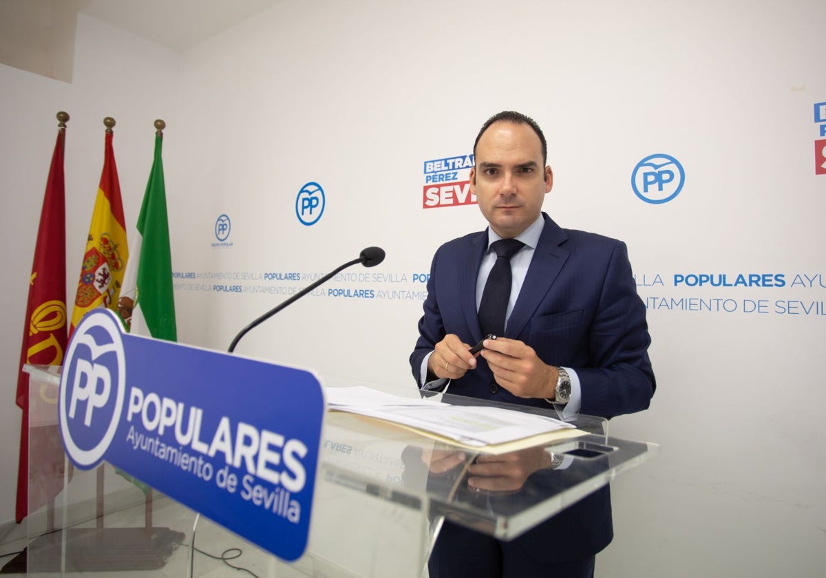 Rafael Belmonte, en una rueda de prensa como portavoz adjunto del PP en el Ayuntamiento de Sevilla en 2019