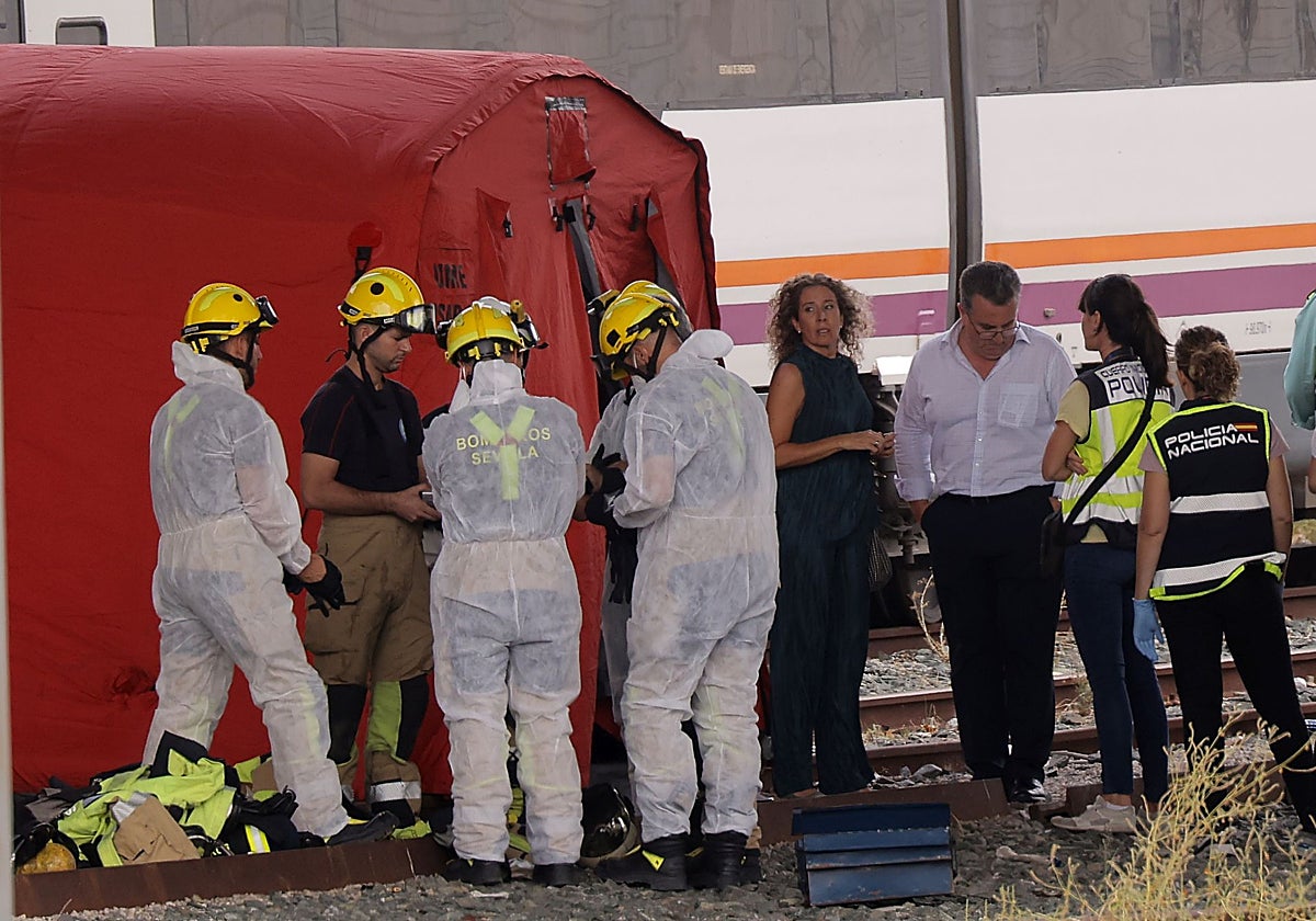 Comisión judicial en las vías de Santa Justa tras el hallazgo del cadáver de Álvaro Prieto