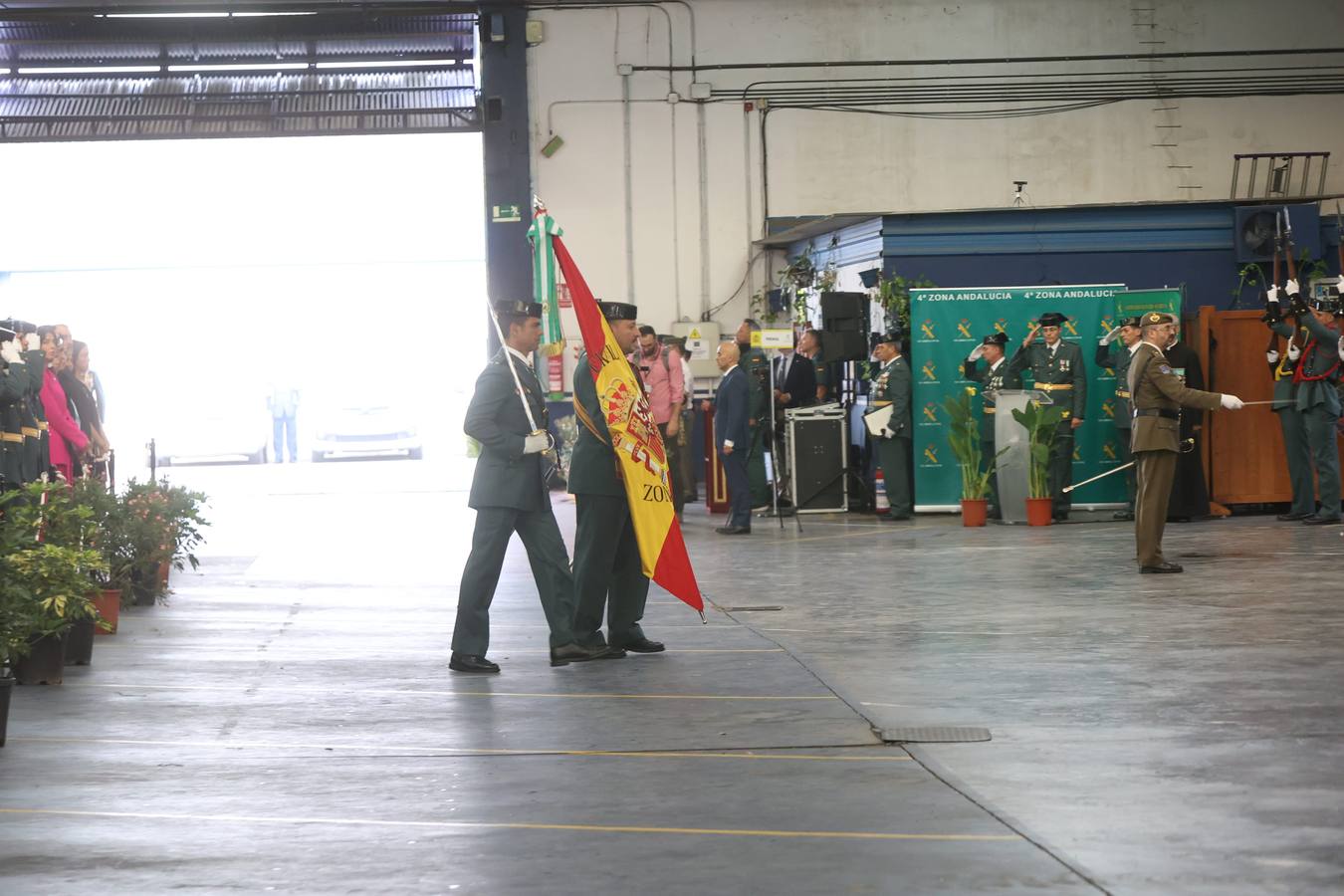 Celebración del día de la Virgen del Pilar en la comandancia de la Guardia Civil de Sevilla